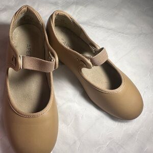 Capezio  Mary Jane Upper Leather Beige Tap Shoes. 9.5 m kids
